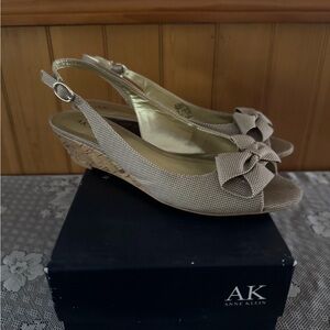 Anne Klein ladies wedge sling back size 6.5
Natural color